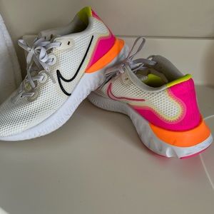 Women Renew Run Platinum Pink Blast. Nike sneakers size 8.5